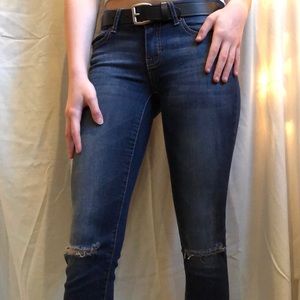 Dark blue distressed ripped skinny jegging jeans